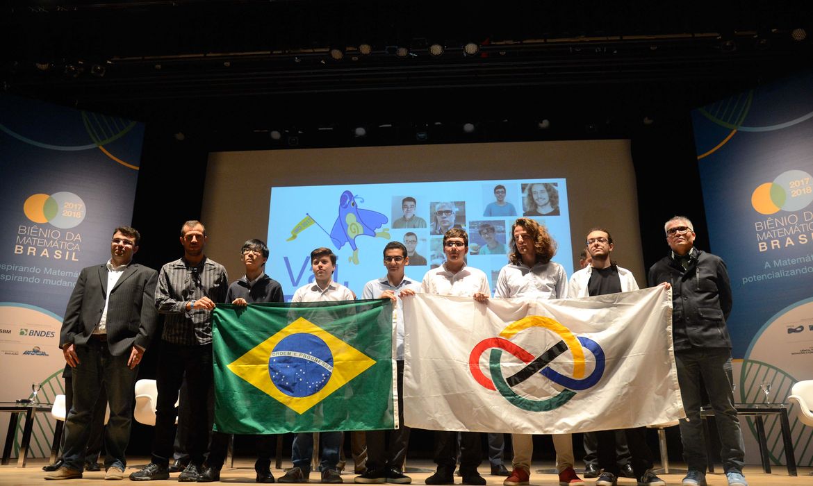 Rio de Janeiro - Divulgação da equipe brasileira que disputará a Olimpíada Internacional de Matemática, que ocorre em julho deste ano pela primeira vez no Brasi (Tânia Rêgo/Agência Brasil)