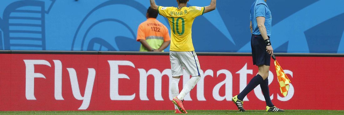 Neymar pede animação da torcida brasileira
