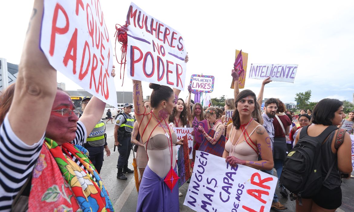 Mulheres fazem atos em defesa dos direitos e contra o racismo na Esplanada dos Ministérios (Valter Campanato/Agência Brasil)