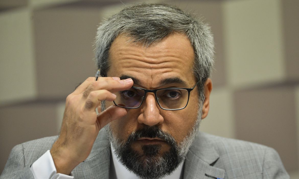 O ministro da Educação, Abraham Weintraub, durante audiência pública na Comissão de Educação, Cultura e Esporte do Senado