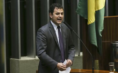 Parlamentares pró e contra impeachment discursam na Câmara
Foto: Marcelo Camargo/Agência Brasil/Arquivo
