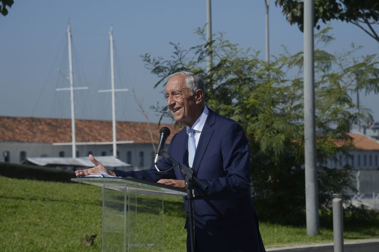 O presidente de Portugal, Marcelo Rebelo de Sousa durante cerimônia de descerramento da placa alusiva ao centenário da 1° travessia aérea do atlântico sul pela Expedição Lusitânia, no Rio de Janeiro