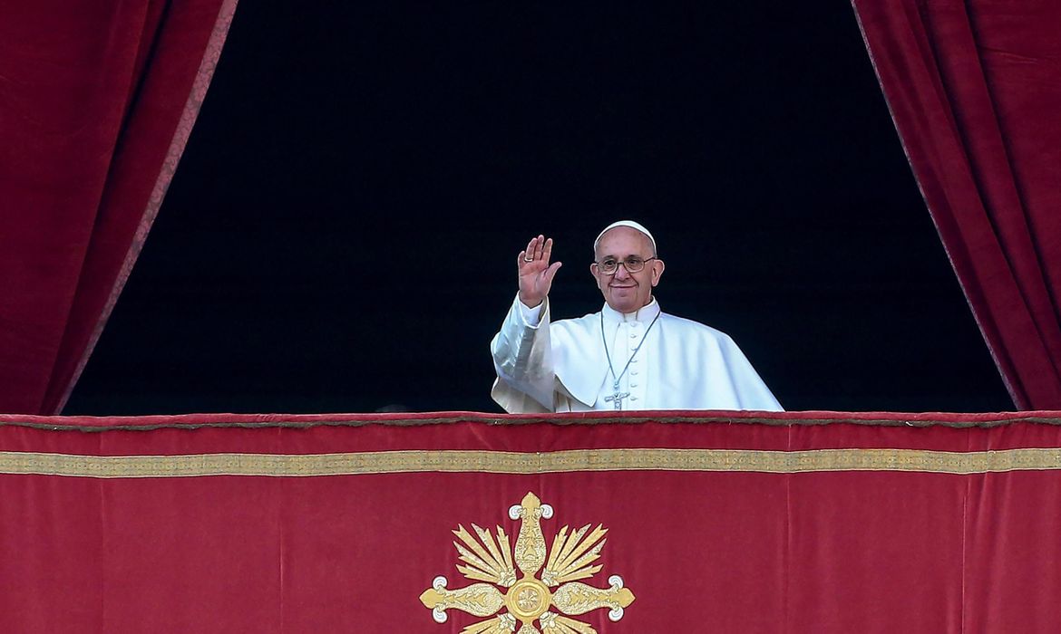 Em mensagem de Natal, papa lembra atos terroristas e pede fim da violência (Agência Lusa)