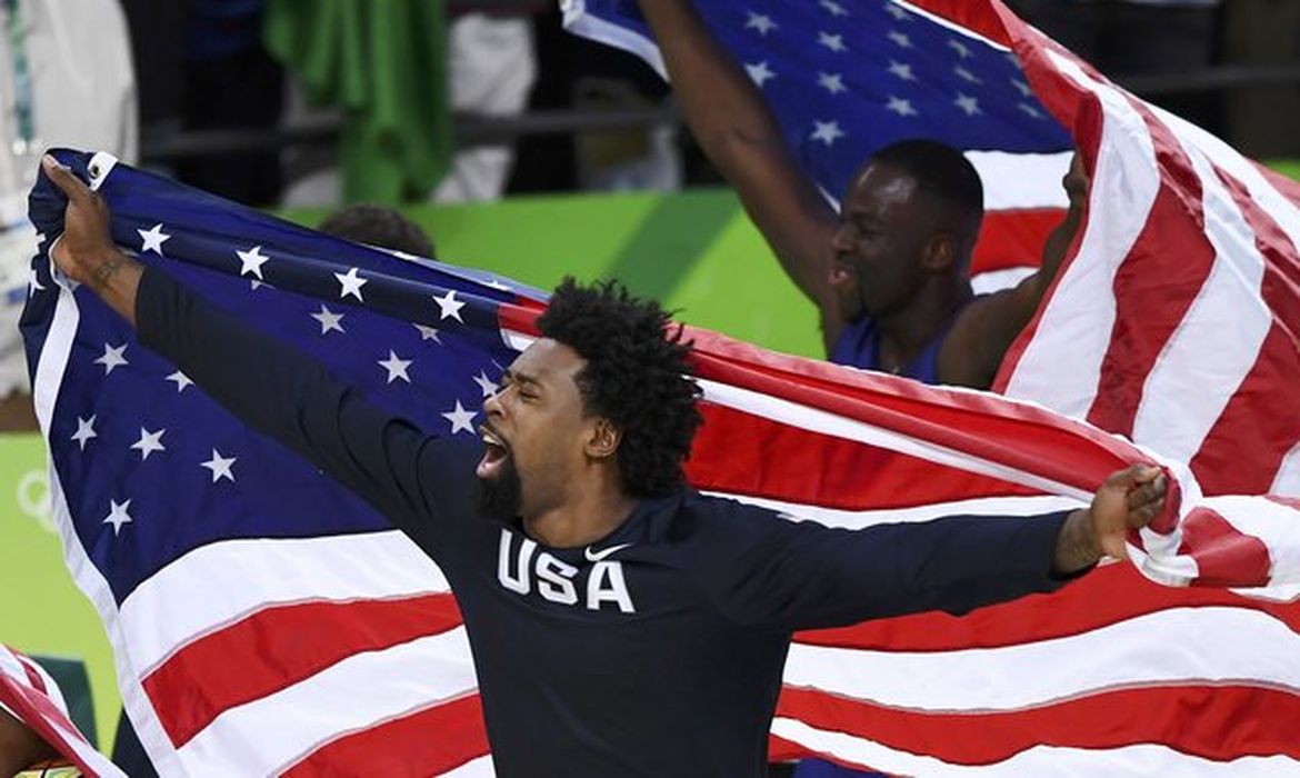 Seleção norte-americana de basquete ganha ouro e mantém hegemonia da modalidade