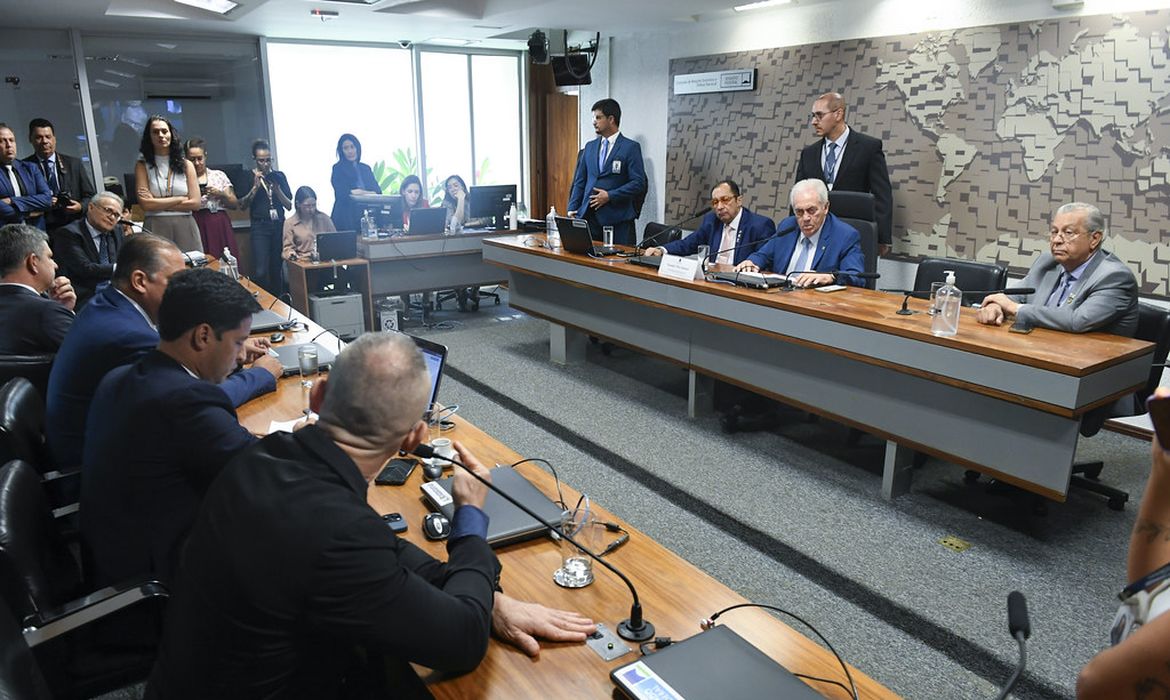 CPI da Braskem (CPIBRASKEM) realiza reunião para instalação da Comissão e eleição para os cargos de presidente e vice-presidente. A comissão tem o objetivo de investigar a responsabilidade jurídica e socioambiental da empresa Braskem S.A., decorrente de falhas em atividade de minas de sal-gema em Maceió. Foto: Jefferson Rudy/Agência Senado