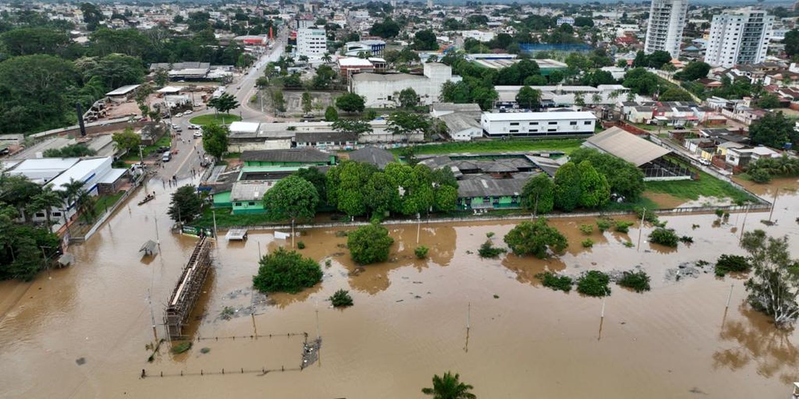 Ministros chegam a Rio Branco para visitar áreas afetadas