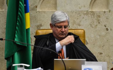 Brasília - O procurador-geral da República, Rodrigo Janot, em sessão do STF para julgar denúncia contra o presidente da Câmara dos Deputados, Eduardo Cunha, pelos crimes de corrupção e lavagem de dinheiro (José Cruz/Agência Brasil)