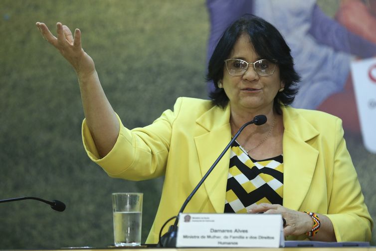 A ministra da Mulher, da Família e dos Direitos Humanos, Damares Alves, durante lançamento da campanha de valorização da vida e de combate à depressão