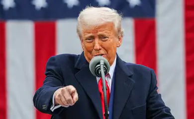 U.S. President Donald Trump delivers remarks on tariffs in the Rose Garden at the White House in Washington, D.C., U.S., April 2, 2025. REUTERS/Carlos Barria