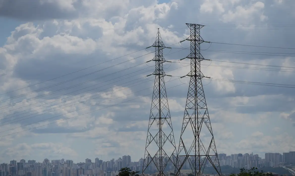 Linhas de transmissão de energia do sistema elétrico nacional