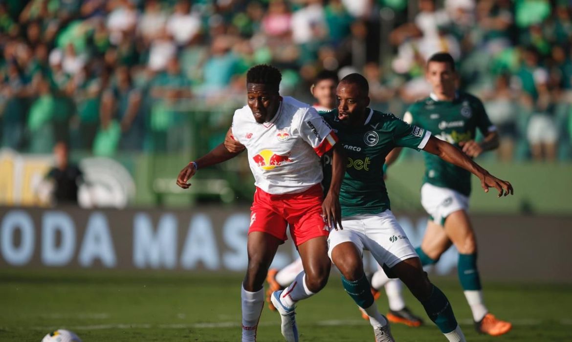 Goiás e Red Bull Bragantino empatam, no Estádio da Serrinha, em Goiânia