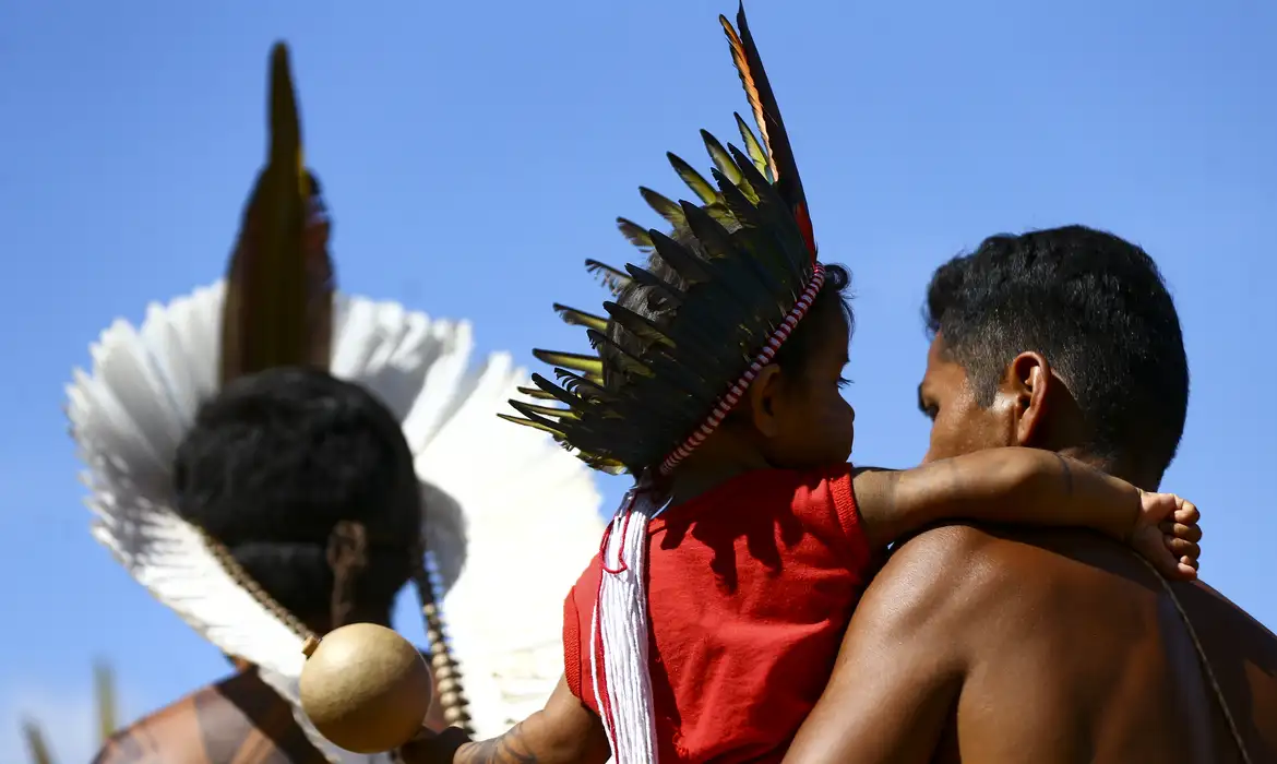 Movilización indígena en Brasilia presiona contra el marco temporal