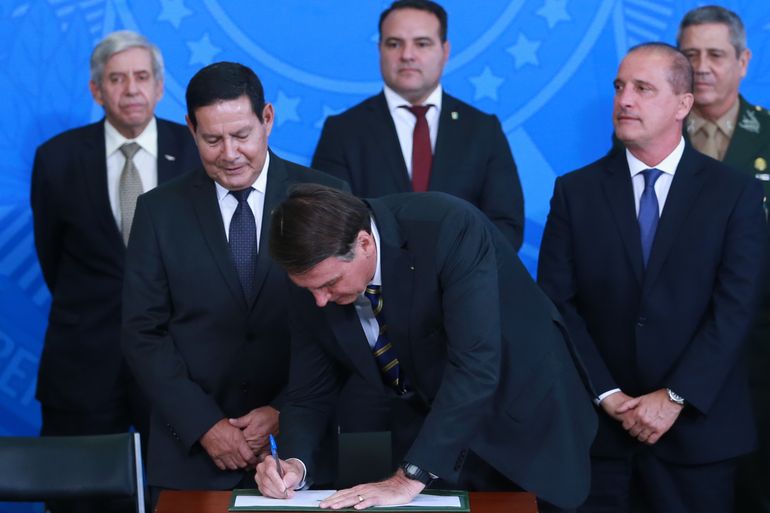 O vice-presidente da República, general Hamilton Mourão e o presidente Jair Bolsonaro, durante cerimônia de assinatura do decreto que dispõe sobre o Conselho Nacional da Amazônia Legal