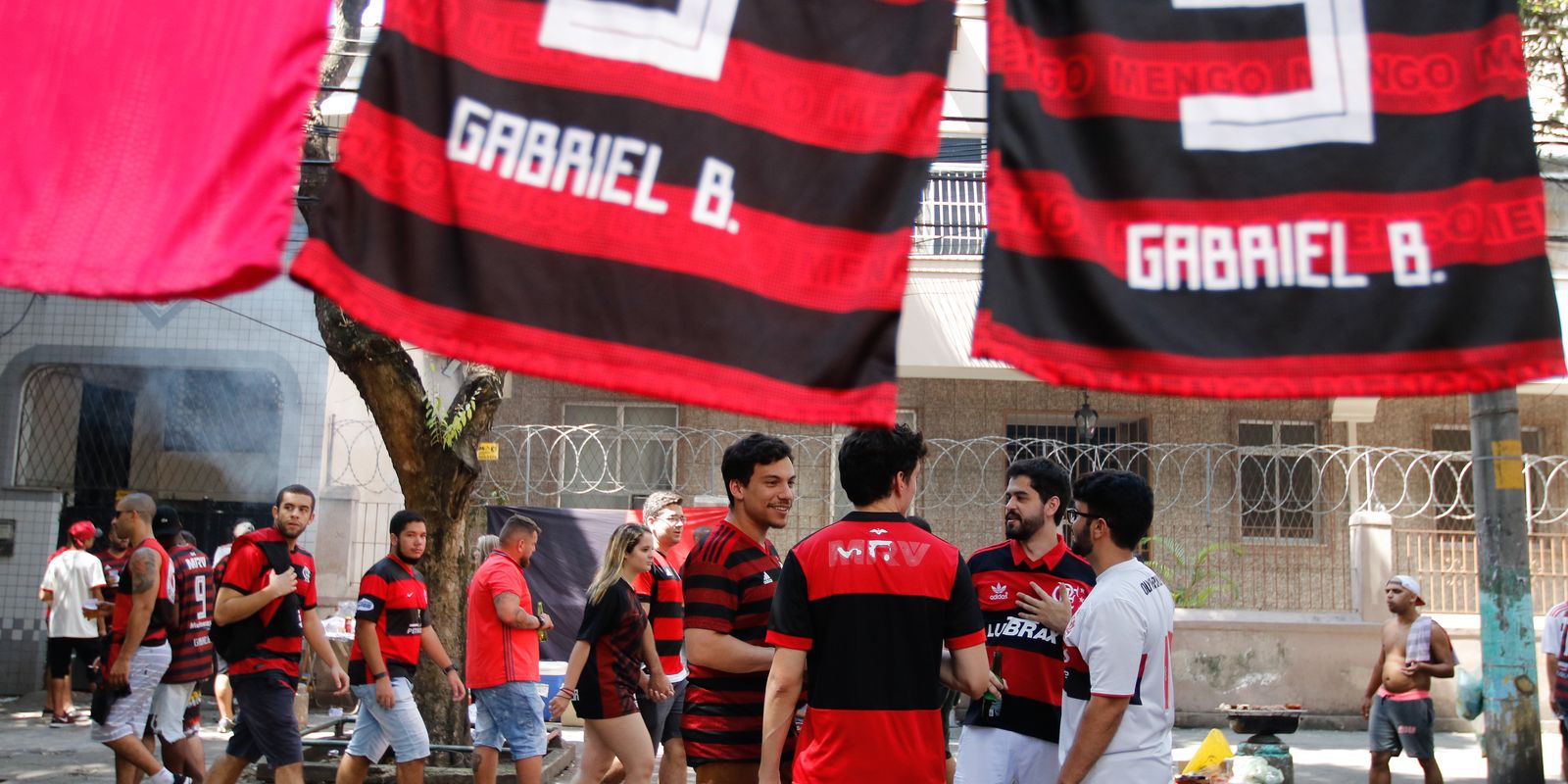Nação abraça o Flamengo no último jogo no Rio de Janeiro antes da