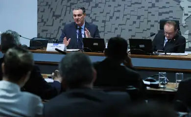 Brasília (DF), 27/05/2025 - Reunião da Comissão de Agricultura e Reforma Agrária (CRA) do Senado para ouvir o ministro da Agricultura e Pecuária, Carlos Fávaro. que falou sobre a situação da gripe aviária no Brasil. Foto: Lula Marques/Agência Brasil