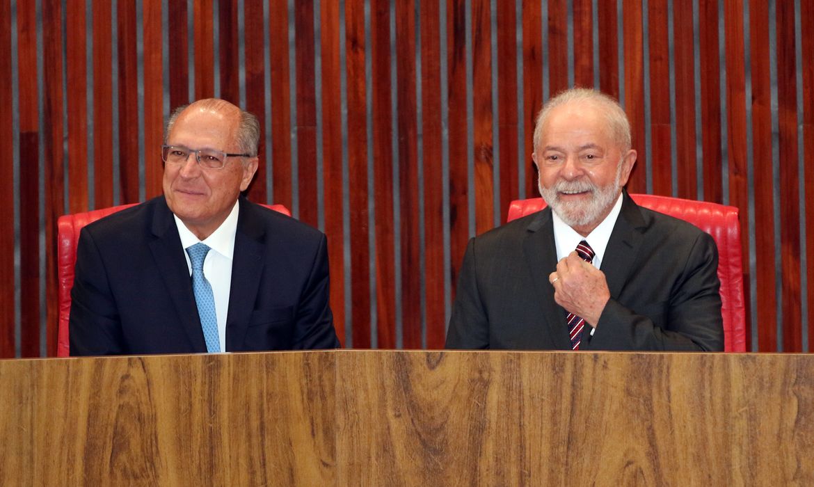 Vice-presidente eleito, Geraldo Alckmin e o presidente eleito, Luiz Inácio Lula da Silva, durante cerimônia de diplomação no TSE