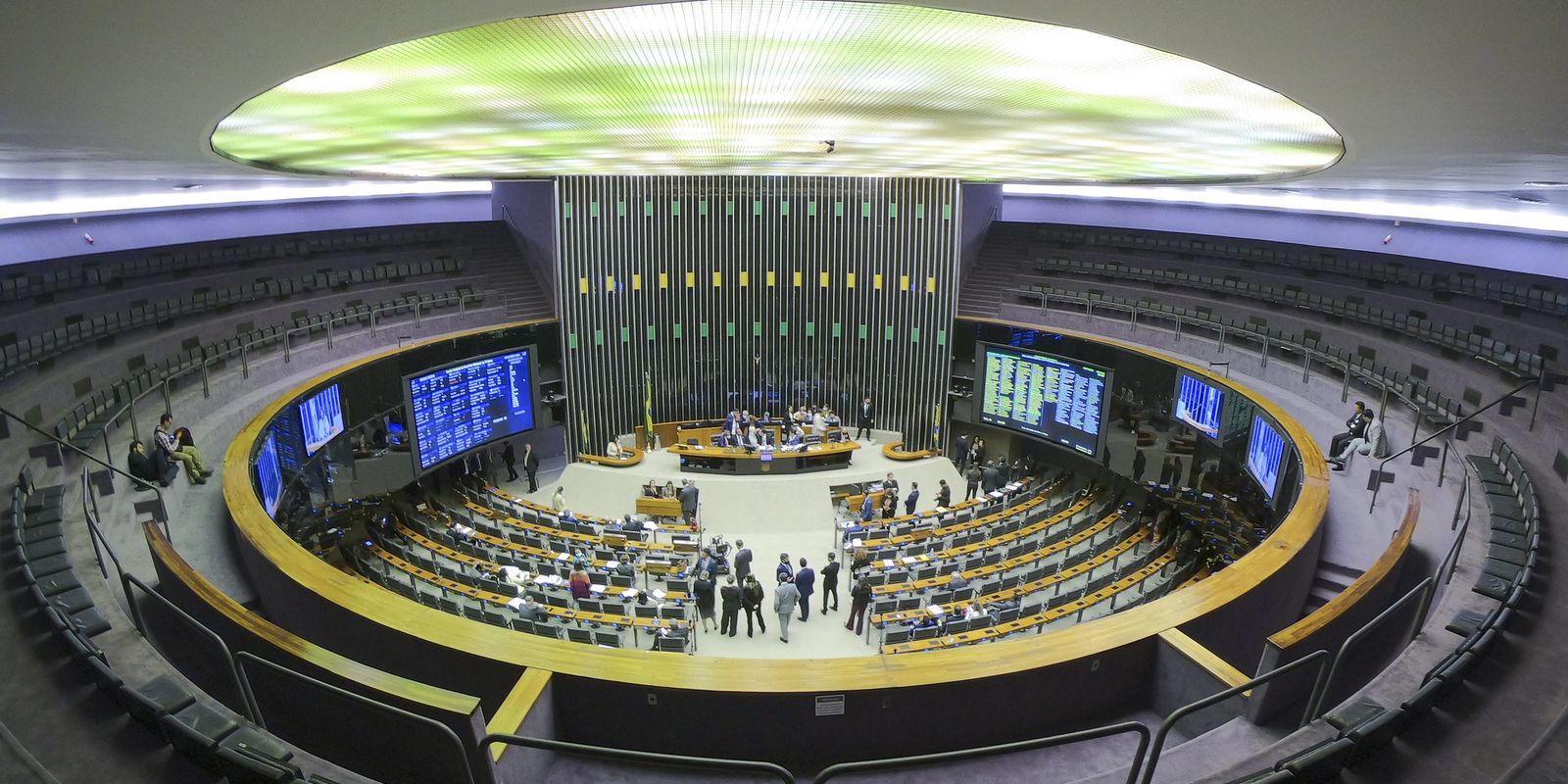 Câmara aprova PEC que libera R$ 41,2 bi para benefícios sociais
