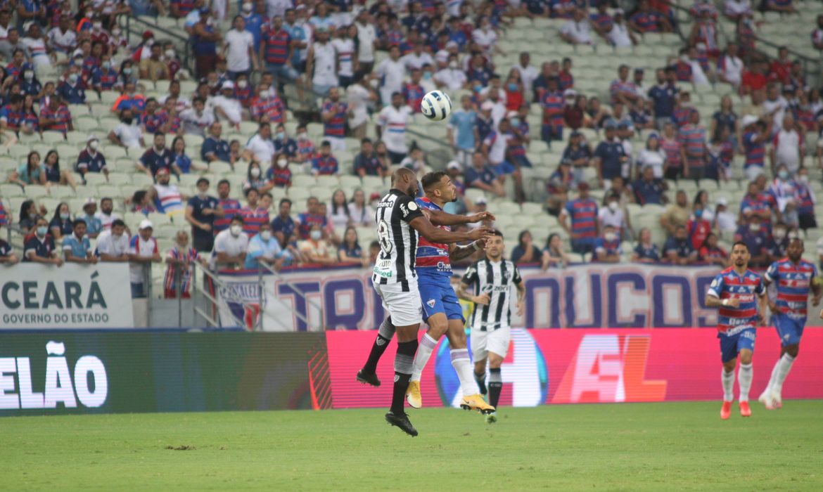 Jogadores de Ceará e Bahia brigam após final da Copa do Nordeste