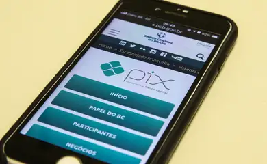 Pix é o pagamento instantâneo brasileiro. O meio de pagamento criado pelo Banco Central (BC) em que os recursos são transferidos entre contas em poucos segundos, a qualquer hora ou dia. É prático, rápido e seguro.