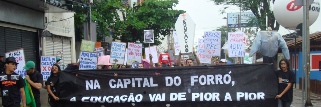 Manifestantes vão às ruas em Caruaru seguindo a onda de protestos no país