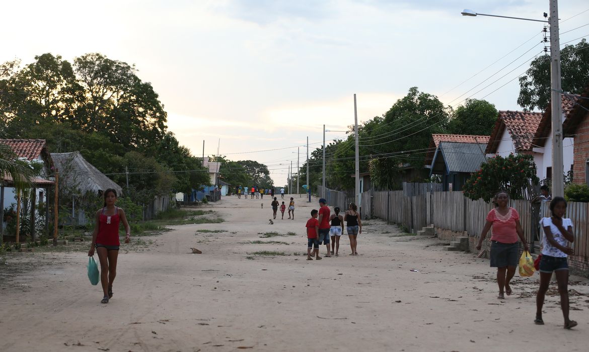 Santarém (PA) - Na comunidade de São Pedro, a maior parte dos moradores trabalha na roça e na pesca 