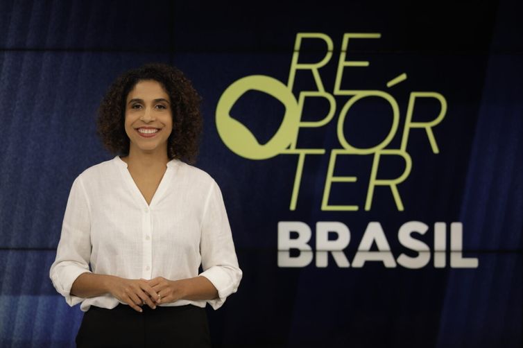 Iara Balduino, apresentadora do Repórter Brasil
