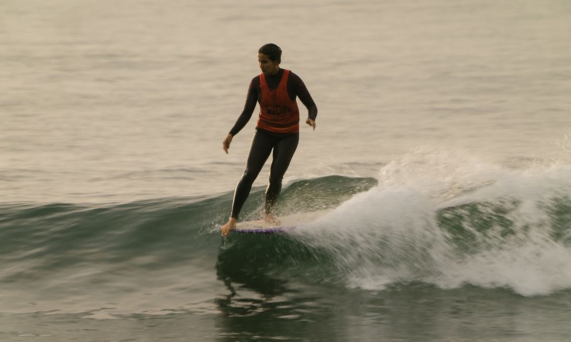 Chloe Calmon, longboard, surfe, malibu