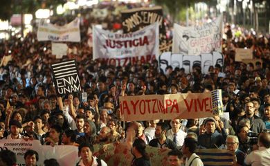 Protesto no México contra desaparecimento de estudantes