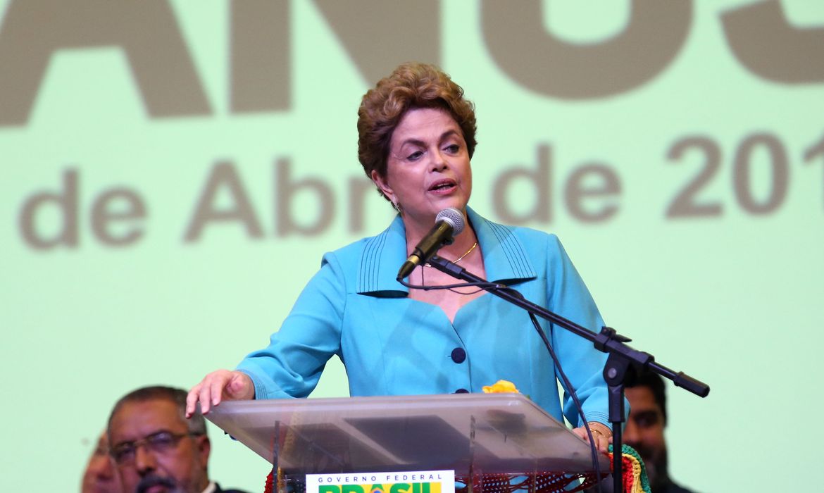 Brasília - Presidenta Dilma Rousseff abre 12ª Conferência Nacional de Direitos Humanos e encerra atos pelos direitos da criança, do adolescente, de idosos e outras minorias (Valter Campanato/Agência Brasil)