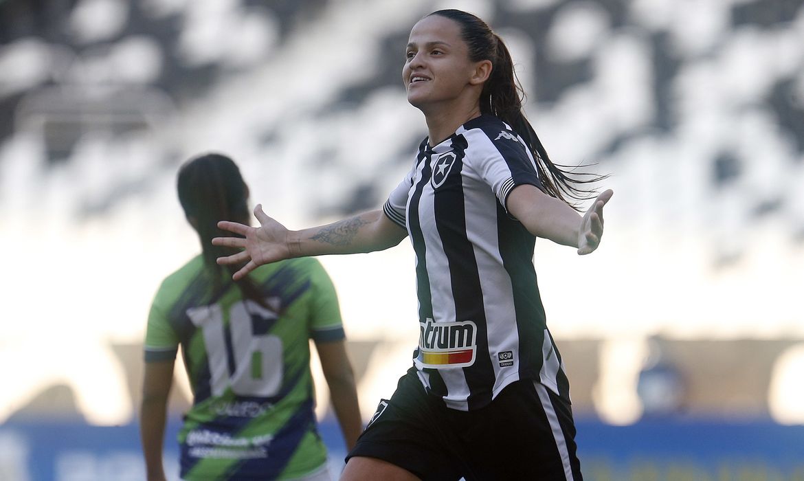 Botafogo bate Minas Brasiliense por 2 a 0 no Nilton Santos