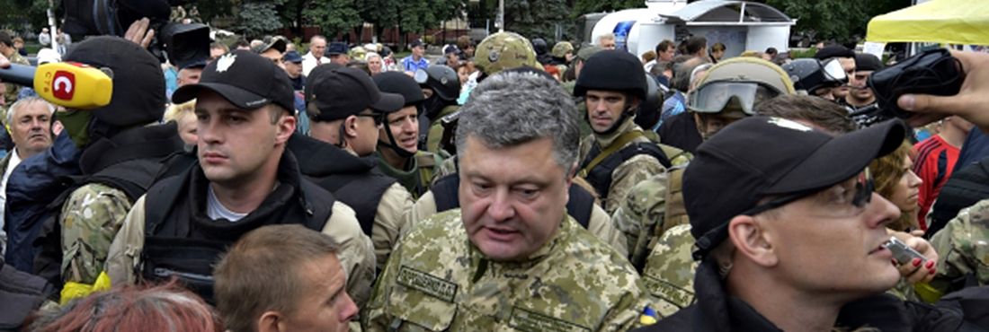O presidente ucraniano, Petro Poroshenko, prometeu na terça-feira (08) que grandes cidades do leste da Ucrânia serão libertadas em breve dos rebeldes pró-russos, durante uma visita a Slaviansk, recuperada dos insurgentes