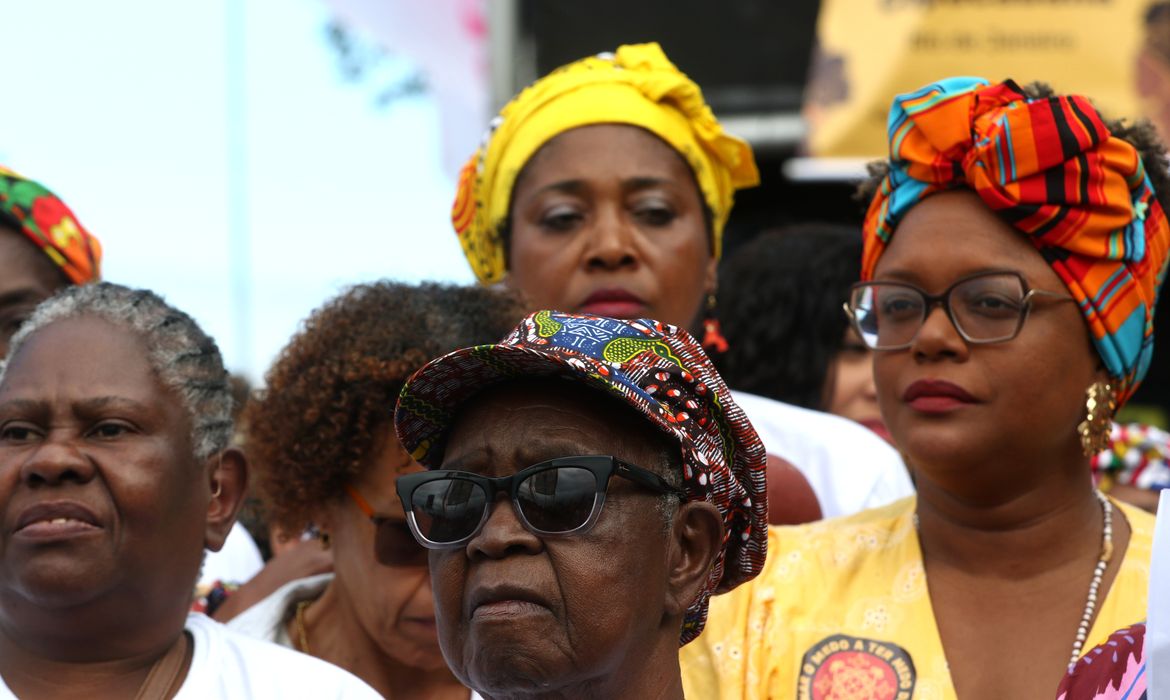 Rio de Janeiro (RJ), 30/07/2023 - IX Marcha das Mulheres Negras do Rio de Janeiro, na praia de Copacabana, zona sul da cidade. Foto:Tânia Rêgo/Agência Brasil