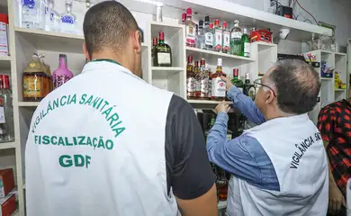 Brasília (DF), 03/10/2025 - Operação conjunta de órgãos do GDF para fiscalização de distribuidoras de bebidas alcoólicas.
ler menos
por Secretaria de Saúde do Distrito Federal
Fotos: Sandro Araújo/Agência Saúde DF