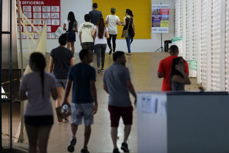 Marcello Casal JrAgência Brasil Candidatos fazem provas do Enem neste domingo no Centro de Ensino Médio Elefante Branco