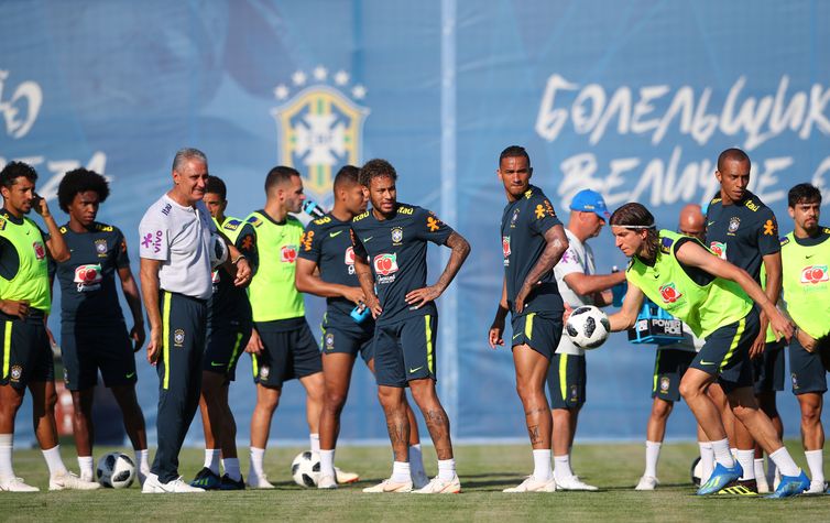 Seleção brasileira treina em Sochi, na Rússia