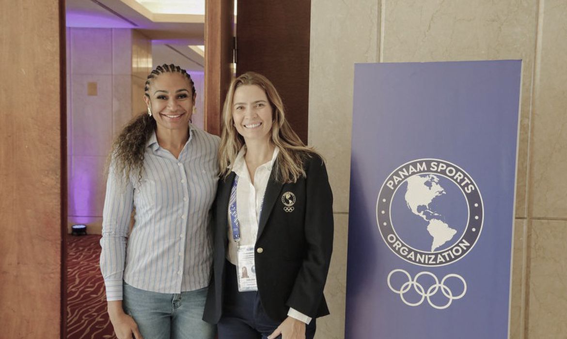 Brasília (DF) 10/10/2025 – À esquerda, secretária Iziane Marques, em Santiago.  - Assunção supera Rio e Niterói e vai sediar Pan-Americanos de 2031.  Foto: Ministério dos esportes