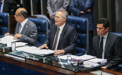 Brasília - O presidente do Senado, Renan Calheiros, e o juiz federal Sérgio Moro debatem Projeto da Lei de Abuso de Autoridade (Antonio Cruz/Agência Brasil) 