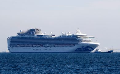 Cruise ship Diamond Princess is seen anchored off the Yokohama Port, after ten people on the cruise liner have tested positive for coronavirus in Yokohama, south of Tokyo, Japan February 5, 2020. REUTERS/Kim Kyung-Hoon
