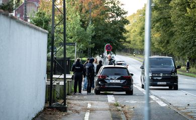 Policiais investigam duas explosões perto da embaixada de Israel em Copenhague, Dinamarca
02/10/2024
Emil Nicolai Helms/Ritzau Scanpix/via Reuters/Proibida reprodução