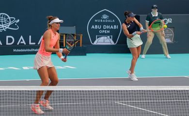 Bia Haddad e Luisa Stefani avançam as semifinais de duplas no WTA 500 de Abu Dhabi, em 08/02/2024