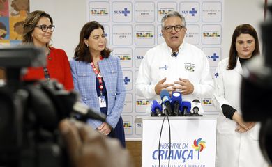 Brasília (DF), 15/05/2025 - O ministro da Saúde, Alexandre Padilha, fala sobre os primeiros atendimentos com o remédio Zolgensma no Sistema Único de Saúde (SUS). O medicamento, um dos mais caros do mundo, é usado para tratar a Atrofia Muscular Espinhal (AME) tipo 1, e foi incorporado ao SUS recentemente. Foto: Bruno Peres/Agência Brasil
