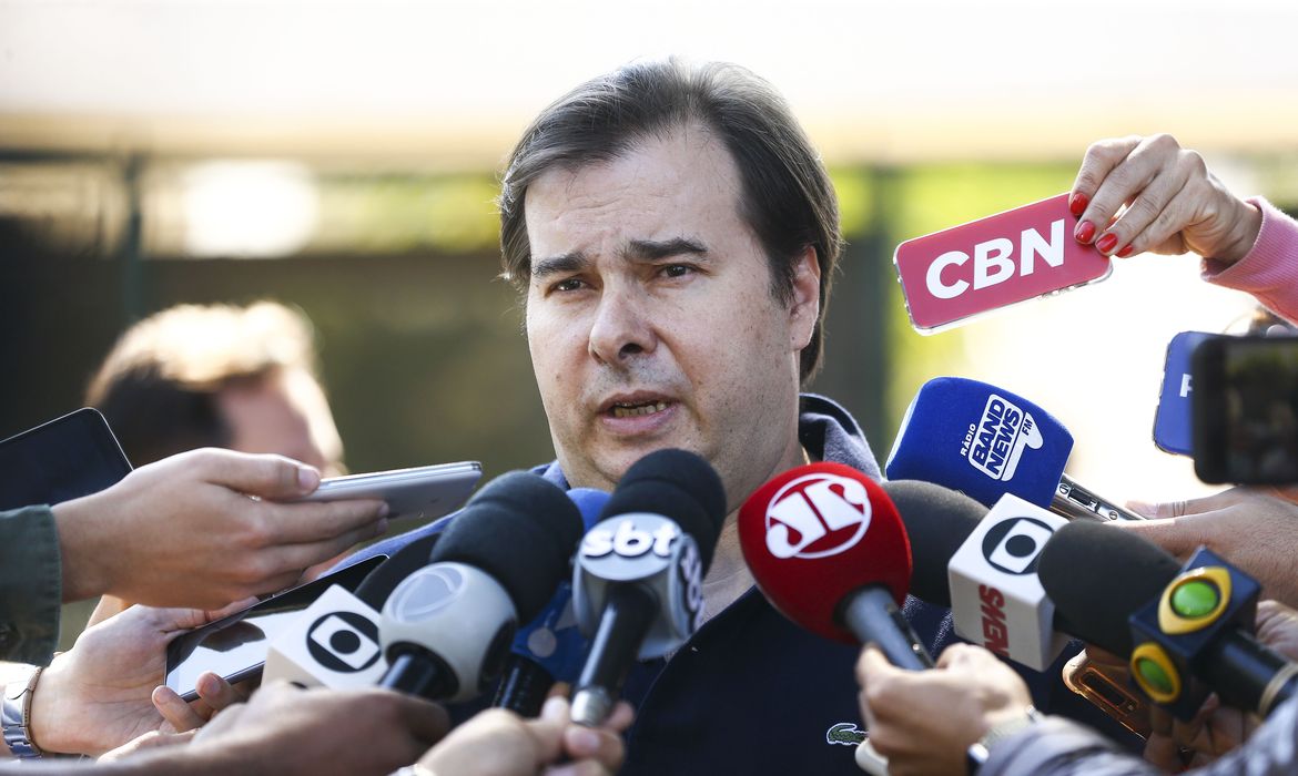 O presidente da Câmara dos Deputados, Rodrigo Maia, após reunião na residência oficial da presidência da Câmara.