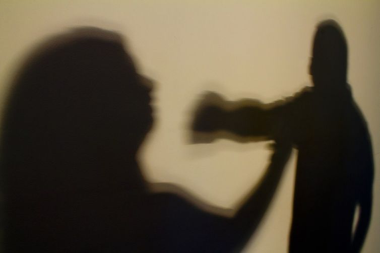 Justiça do Rio condena homens por estupro coletivo de jovem de 17 anos