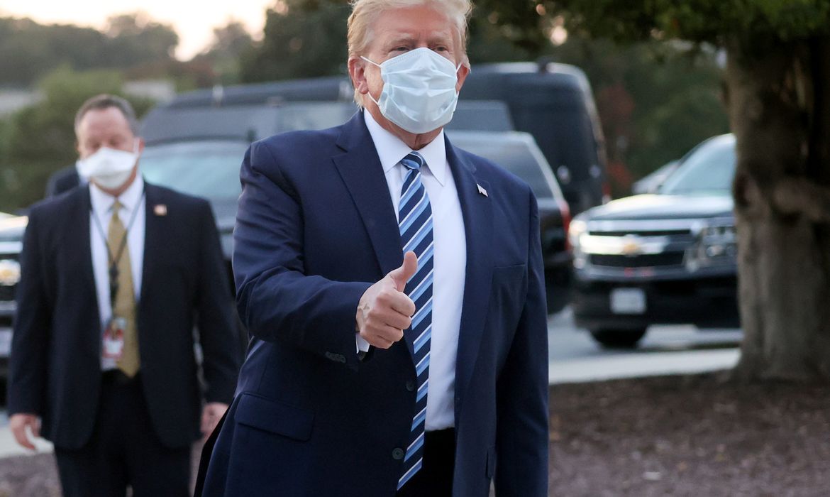 Presidente americano, Donald Trump, deixa o Centro Médico Walter Reed.