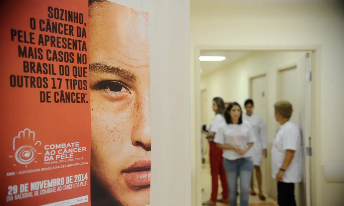 Agência Brasil/Fernando Frazão Pacientes são examinados durante campanha do Dia Nacional de Combate ao Câncer de Pele no Hospital Federal de Ipanema.(Fernando Frazão/Agência Brasil)