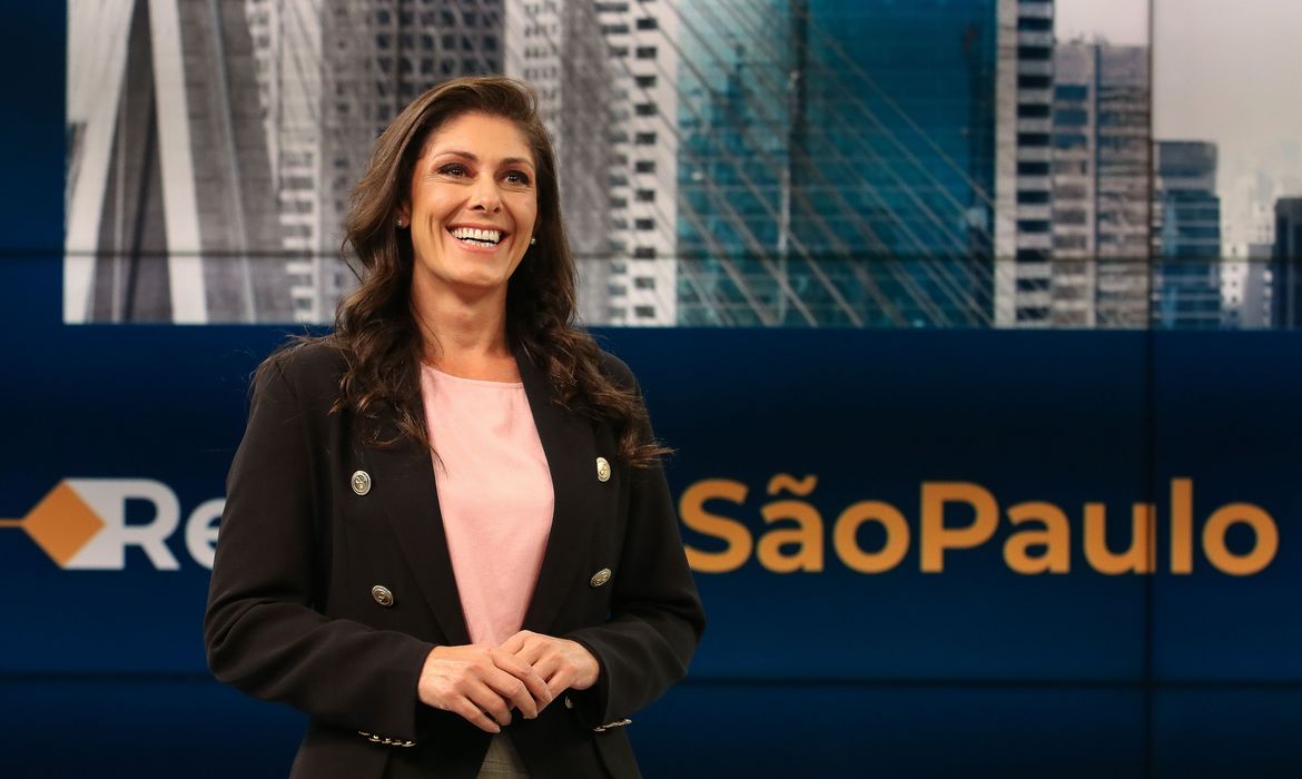 Nova apresentadora do jornal Repórter São Paulo, Vivian Costa.