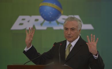 Brasília - O presidente interino Michel Temer fala durante encontro com representantes da Confederação das Associações Comerciais e Empresariais do Brasil, no Palácio do Planalto (José Cruz/Agência Brasil)