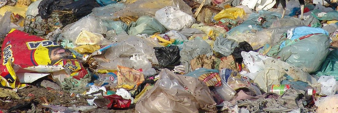 As autoridades estaduais e municipais alertam para as dificuldades em desativar lixões
