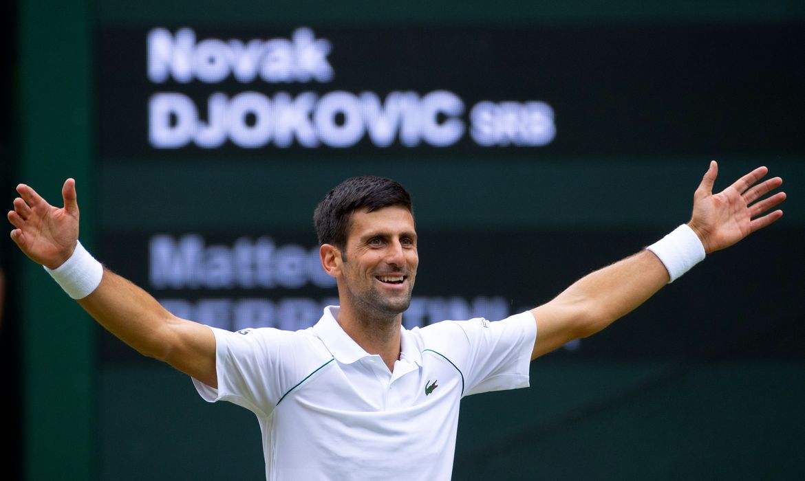 Novak Djokovic comemora ao vencer final de Wimbledon - Tênis -2021