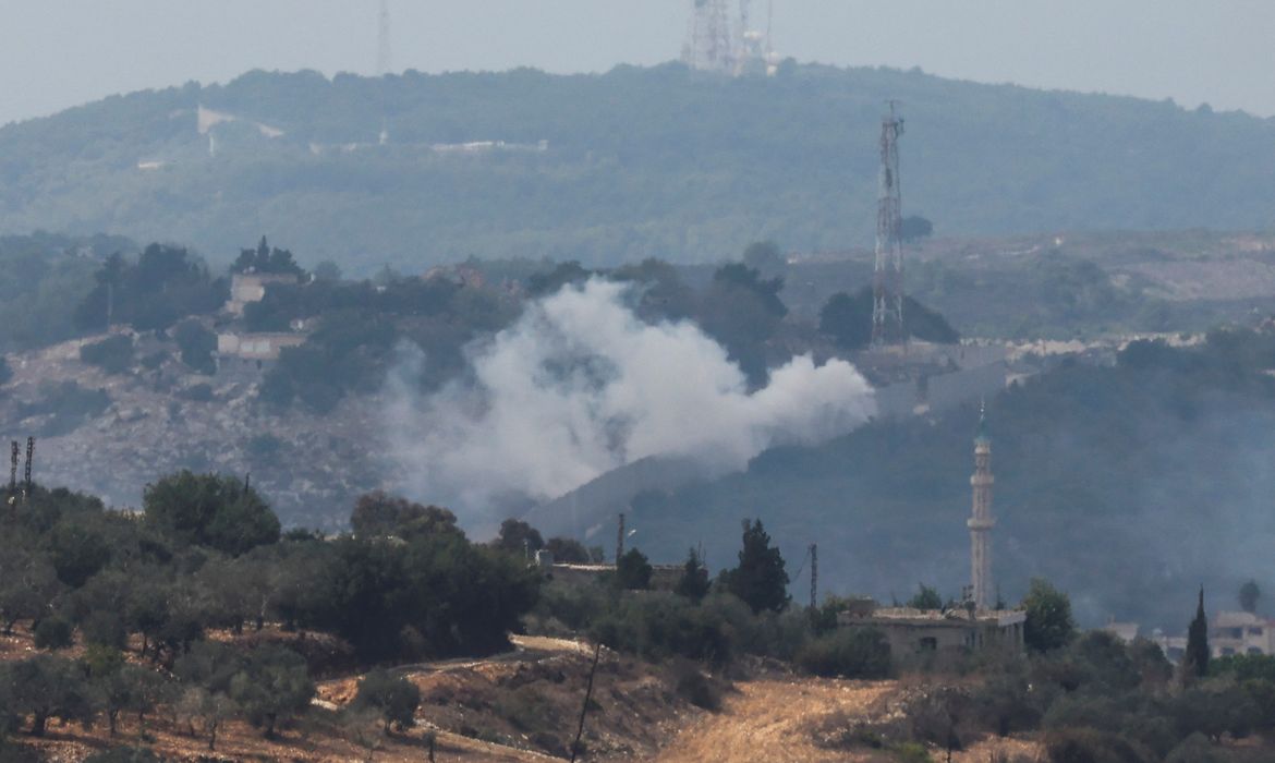 Fumaça em Dhayra, no Líbano. REUTERS/Mohamed Azakir